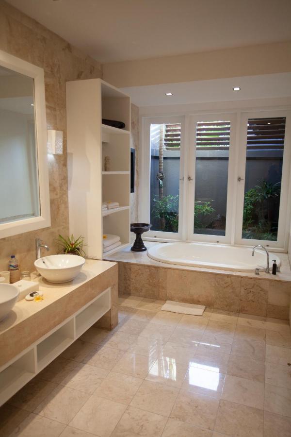 Lakshmi Luxury Villas, Walk To The Beach And Seminyak Shopping Exteriör bild